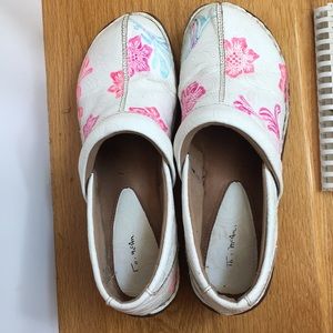 Hand-painted clog shoes (Thom McAn)